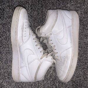 Nike women’s court Borough high women’s size 8.5 white